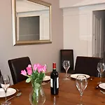Newquay Escape, 5 Spacious Ensuite Bedrooms & Parking- Simplycheckin