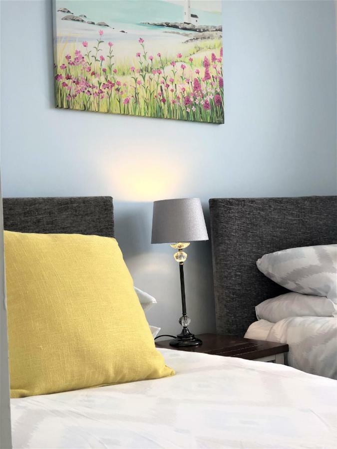 Newquay Escape, 5 Spacious Ensuite Bedrooms & Parking- Simplycheckin