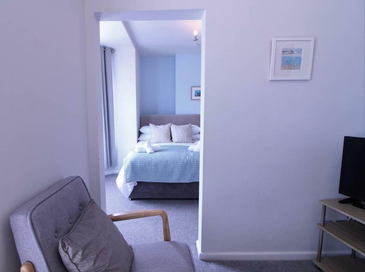 Newquay Escape, 5 Spacious Ensuite Bedrooms & Parking- Simplycheckin *