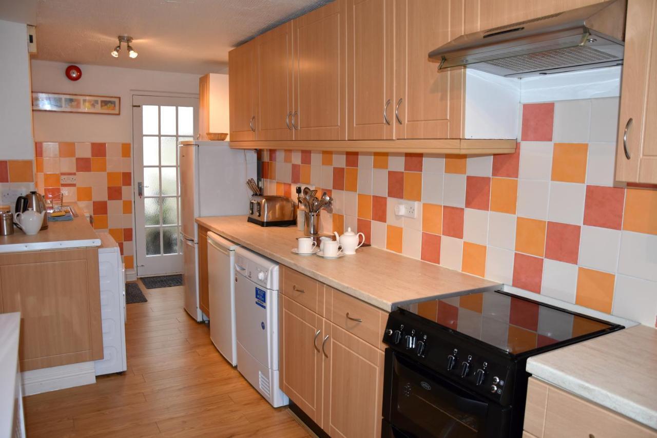 Newquay Escape, 5 Spacious Ensuite Bedrooms & Parking- Simplycheckin Newquay (Cornwall)