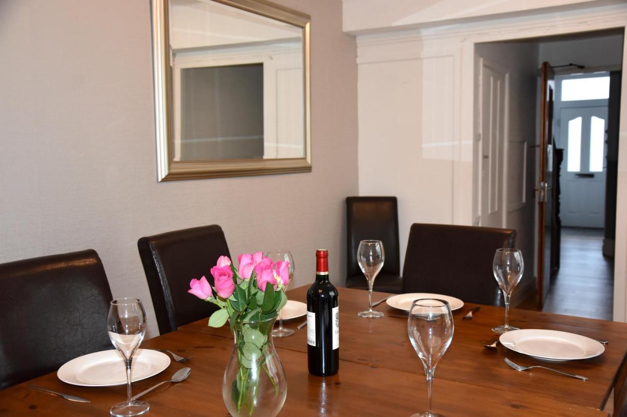 Newquay Escape, 5 Spacious Ensuite Bedrooms & Parking- Simplycheckin Newquay (Cornwall)