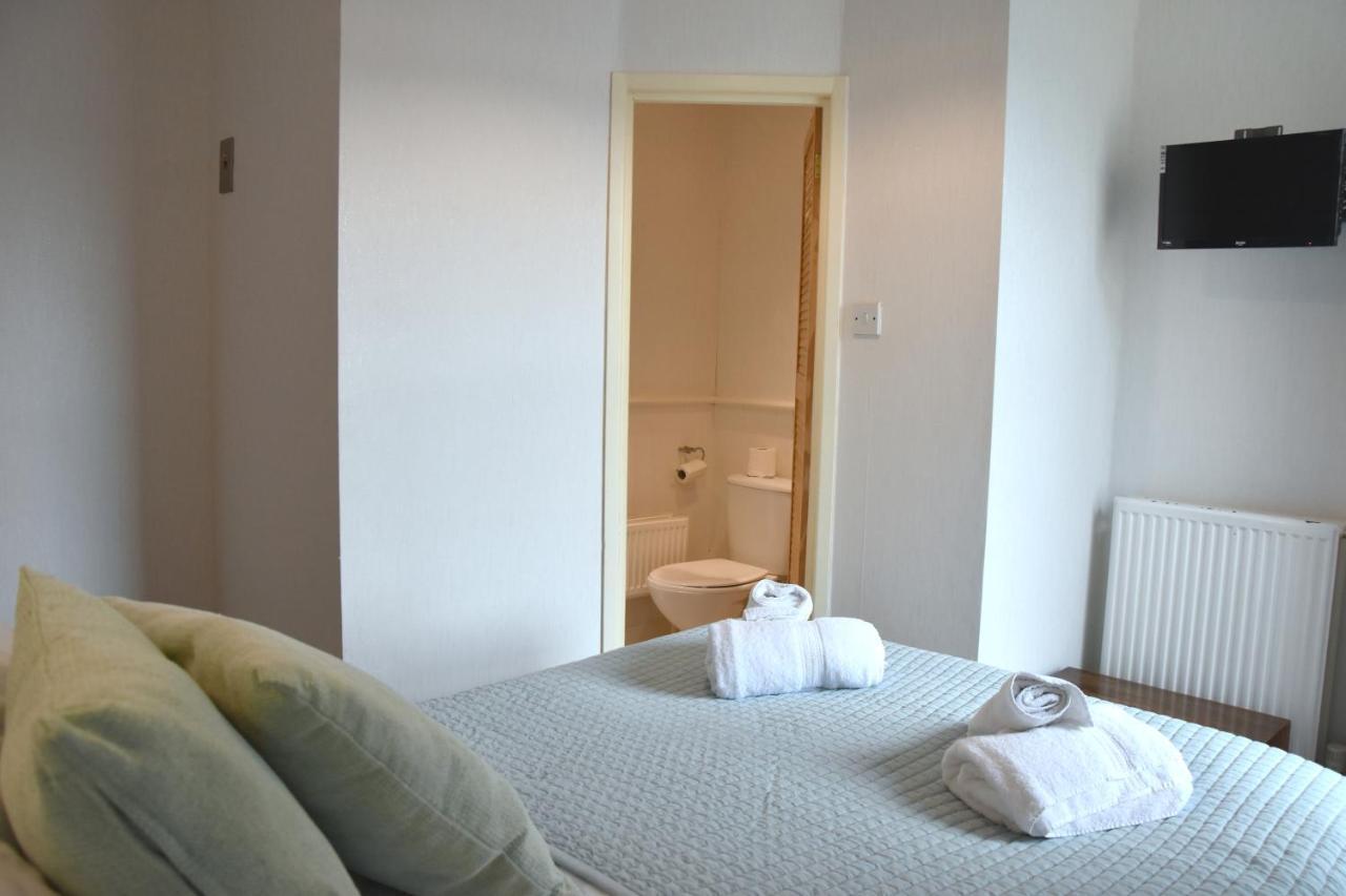 Newquay Escape, 5 Spacious Ensuite Bedrooms & Parking- Simplycheckin Holiday home Newquay (Cornwall)