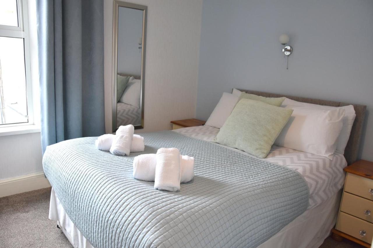Newquay Escape, 5 Spacious Ensuite Bedrooms & Parking- Simplycheckin Newquay (Cornwall)