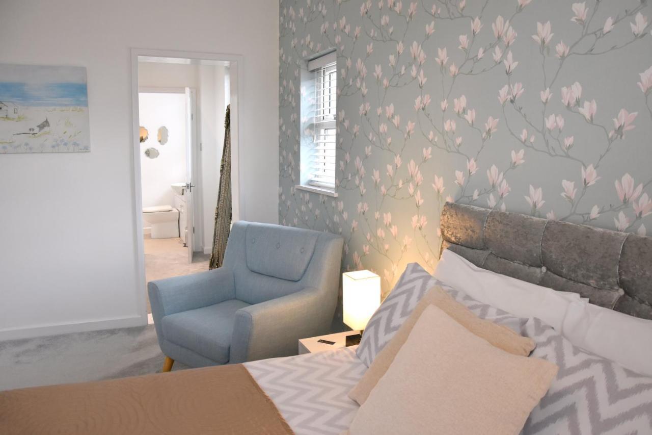 Holiday home Newquay Escape, 5 Spacious Ensuite Bedrooms & Parking- Simplycheckin *