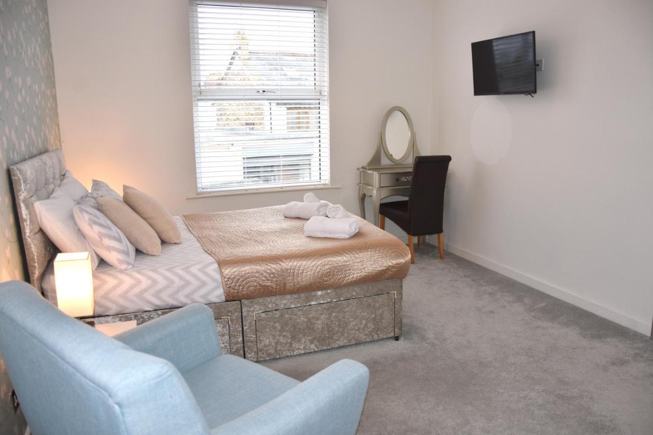 Holiday home Newquay Escape, 5 Spacious Ensuite Bedrooms & Parking- Simplycheckin