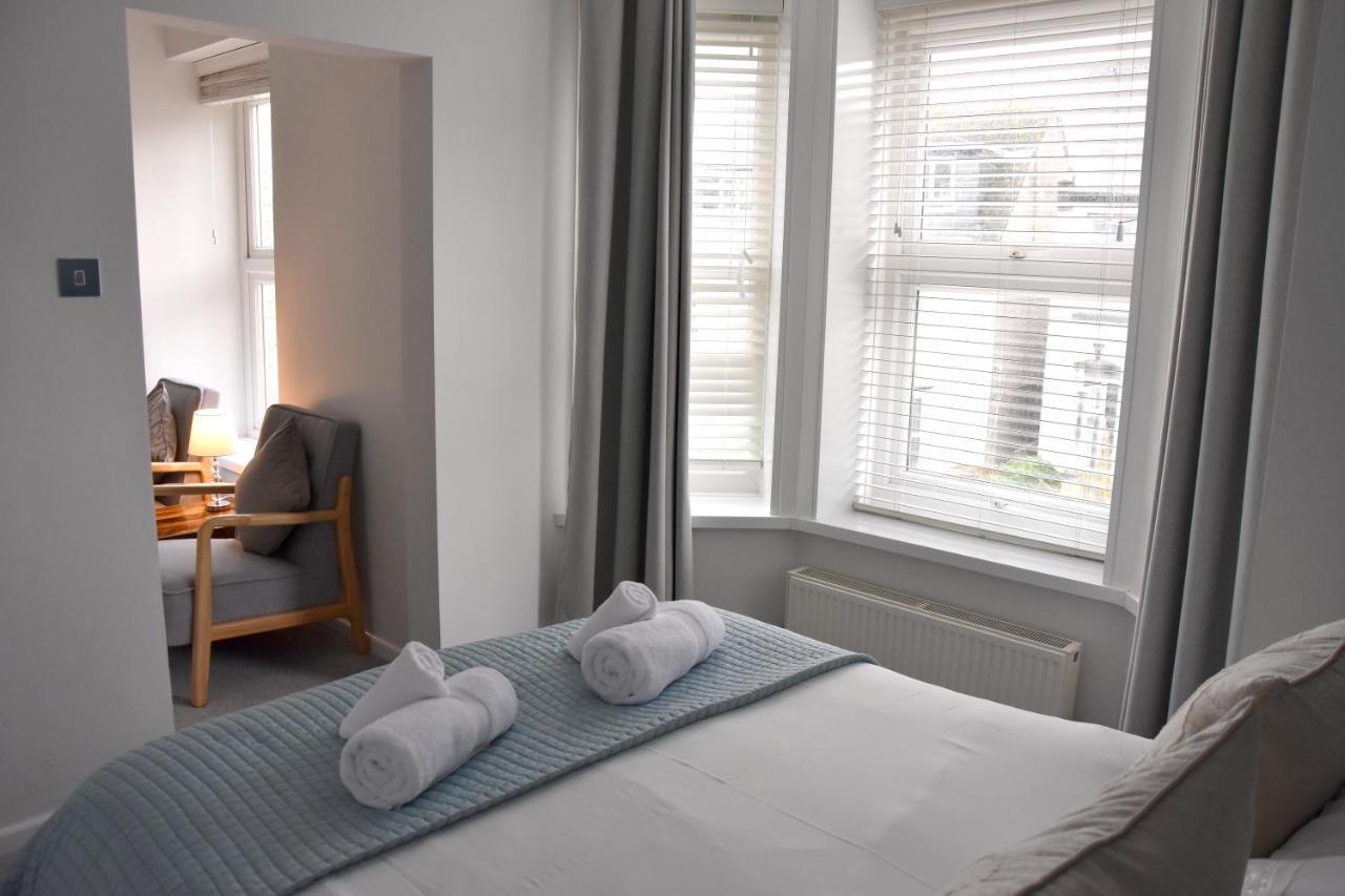 Holiday home Newquay Escape, 5 Spacious Ensuite Bedrooms & Parking- Simplycheckin