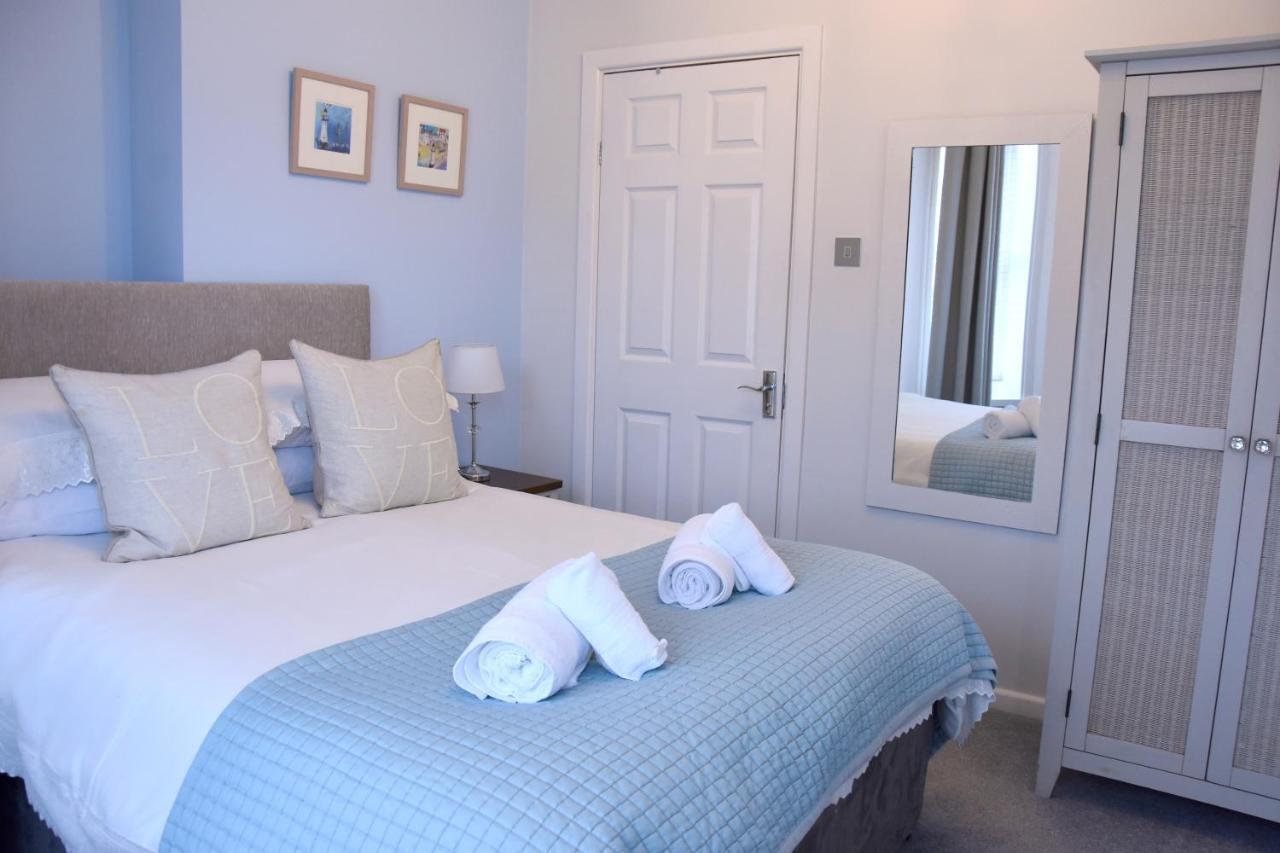 Holiday home Newquay Escape, 5 Spacious Ensuite Bedrooms & Parking- Simplycheckin